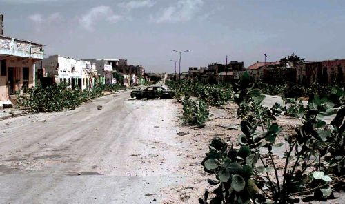 Figure 1. An abandoned Mogadishu street in 1993. Mogadishu had once been a beautiful city and a popular destination for tourists.