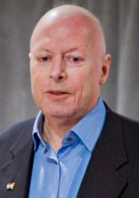 Christopher Hitchens in late 2010 following cancer treatment.